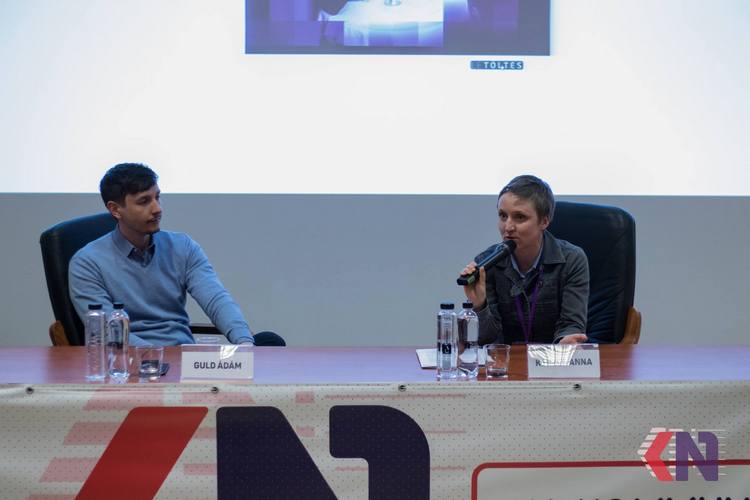 Guld �d�m munk�ss�g�t Keszeg Anna ismerteti. A konferenciafot�k a KommNapok Facebook-oldal�r�l sz�rmaznak.