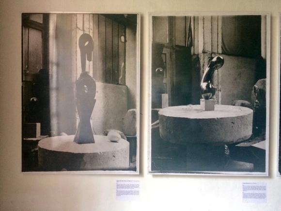 Balra: Kim�ra �s �jsz�l�tt, 1915-1918, m�rv�ny, t�lgy. Jobbra: X Hercegkisasszony, 1915-1916, bronz.