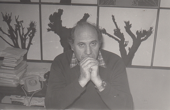 Domokos G�za irod�j�ban 1980-as �vek eleje. Fot�: a Domokos G�za Egyes�let arch�vum�b�l.<br />
