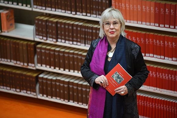 Pet Andrea 1964-ben szletett Budapesten, trtnsz, MTA Doktora. 