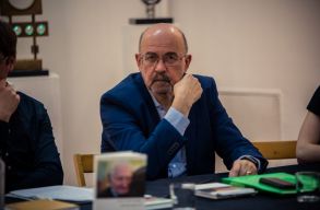 Rom�nia Csillaga �rdemrenddel t�ntette ki Mark� B�l�t Johannis