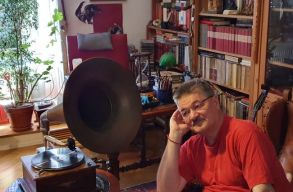 „�lomcivilekkel” j�tszotta �jra k�nyv�ben Erd�ly megcsonkul�s�nak t�rt�net�t Hajd� Farkas-Zolt�n. Interj� 