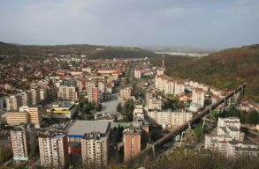 S�ndor b�csi k�nyvt�ra:  egy csupasz�v emberr�l nevezt�k el t�k�jukat a resicab�nyai magyarok