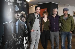 D�jat nyert az Apr� mes�k Kaliforni�ban