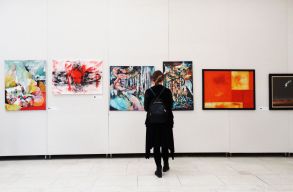 Egy tervezet szerint illet�ket kellene fizetni minden egyes ki�ll�tott m�alkot�s ut�n Rom�ni�ban