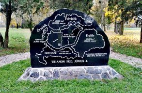 Zen�s t�rt�nelmi film k�sz�l Trianonr�l