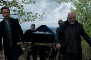 A legjobb sz�n�sz d�j�t s�p�rte be Moln�r Levente a Cinefantasy nemzetk�zi filmes seregszeml�n