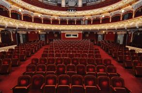 50 sz�nh�zigazgat� sz�l�tja fel ny�lt lev�lben Ilie Bolojant, hogy hagyja b�k�n a nagyv�radi kultur�lis int�zm�nyeket