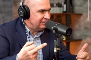 Bolojan �thengere h�bor�tatlanul halad tov�bb: a filharm�nia oldala egynyelv� lett, �s az �sszevon�st m�g a ny�ron megejten�k