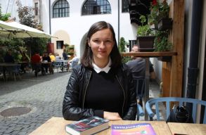 „L�nyeg�ben egy jelenkori rabszolgas�g m�k�dik a felsz�n alatt, a szem�nk el�tt.” Durica Katarin�val besz�lgett�nk