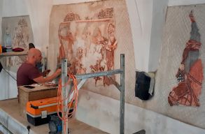 Hamarosan a nagyajtai unit�rius templomban is megcsod�lhatjuk a Szent L�szl�-legenda jeleneteit