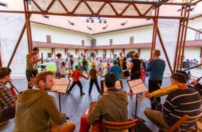 A Cs�kszeredai R�gizene Fesztiv�l h�tv�gi aj�nl�ja