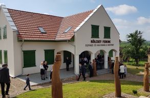 Sz�demeteren id�n is megeml�keznek a Himnusz k�lt�j�r�l, K�lcsey Ferencr�l