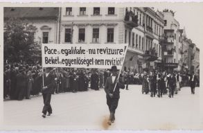 Erd�lyi magyar baloldal n�pszolg�lat �s kommunizmus k�z�tt: interj� a MADOSZ t�rt�net�r�l