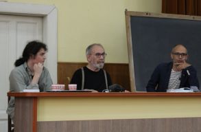 TGM: b�ven volt miben csal�dni, de ez nem ment fel a mor�lis kritika meg�j�t�sa al�l