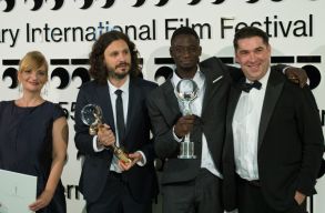 „Am�g j�rni b�rok” - afrikai menek�ltekr�l sz�l� film� lett a krist�lygl�busz Karlovy Varyban