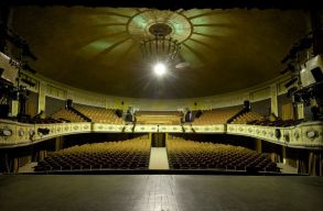 Bez�rhat a kolozsv�ri magyar sz�nh�z, mert nem tudj�k fizetni a g�zsz�ml�t